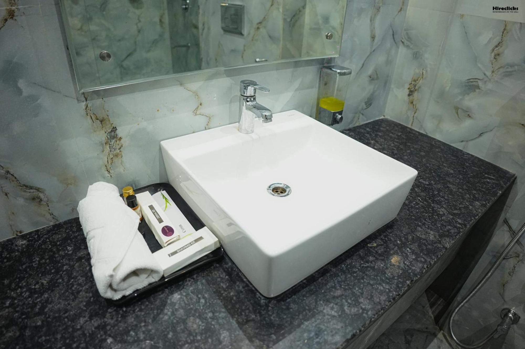 The Krati Resort & Convention Centre Bareilly Exteriör bild