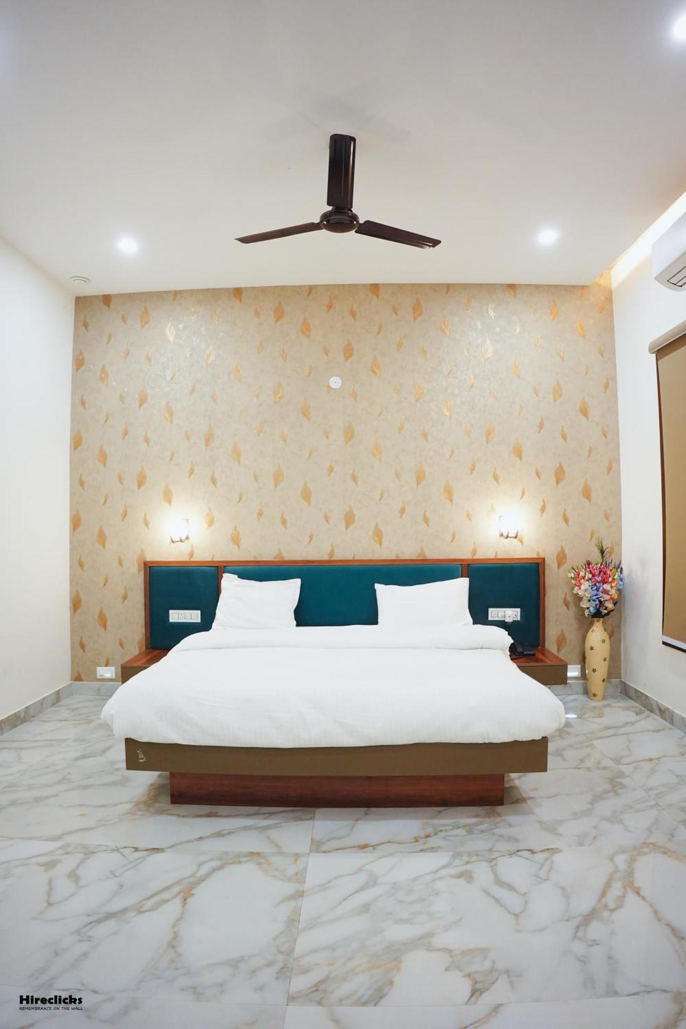 The Krati Resort & Convention Centre Bareilly Exteriör bild